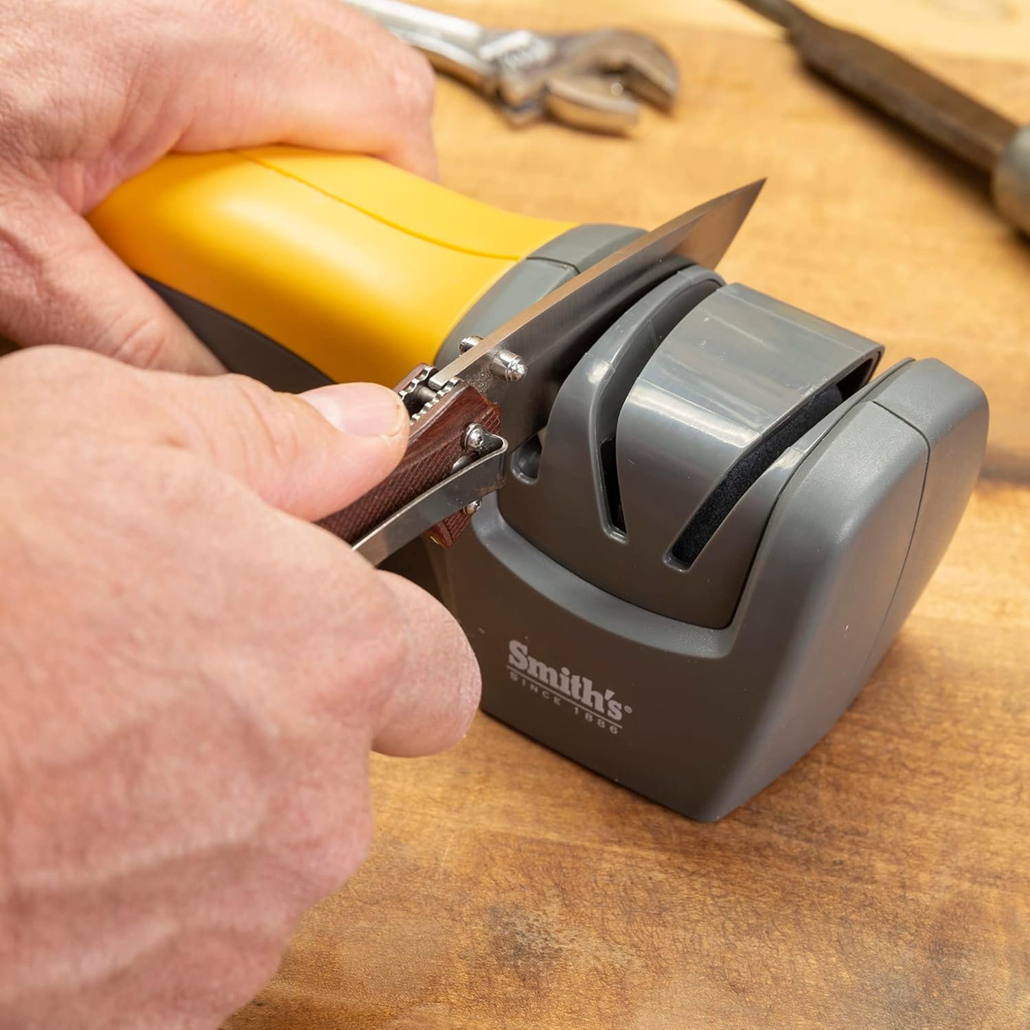 Smith's 50005 Edge Pro Compact Electric Knife Sharpener - Yellow & Grey - Straight Edge 2 Stage Sharpener - Electric & Manual Sharpening - Blade Guide - Outdoor & Kitchen - Pocket & Filet Knives - Image 6