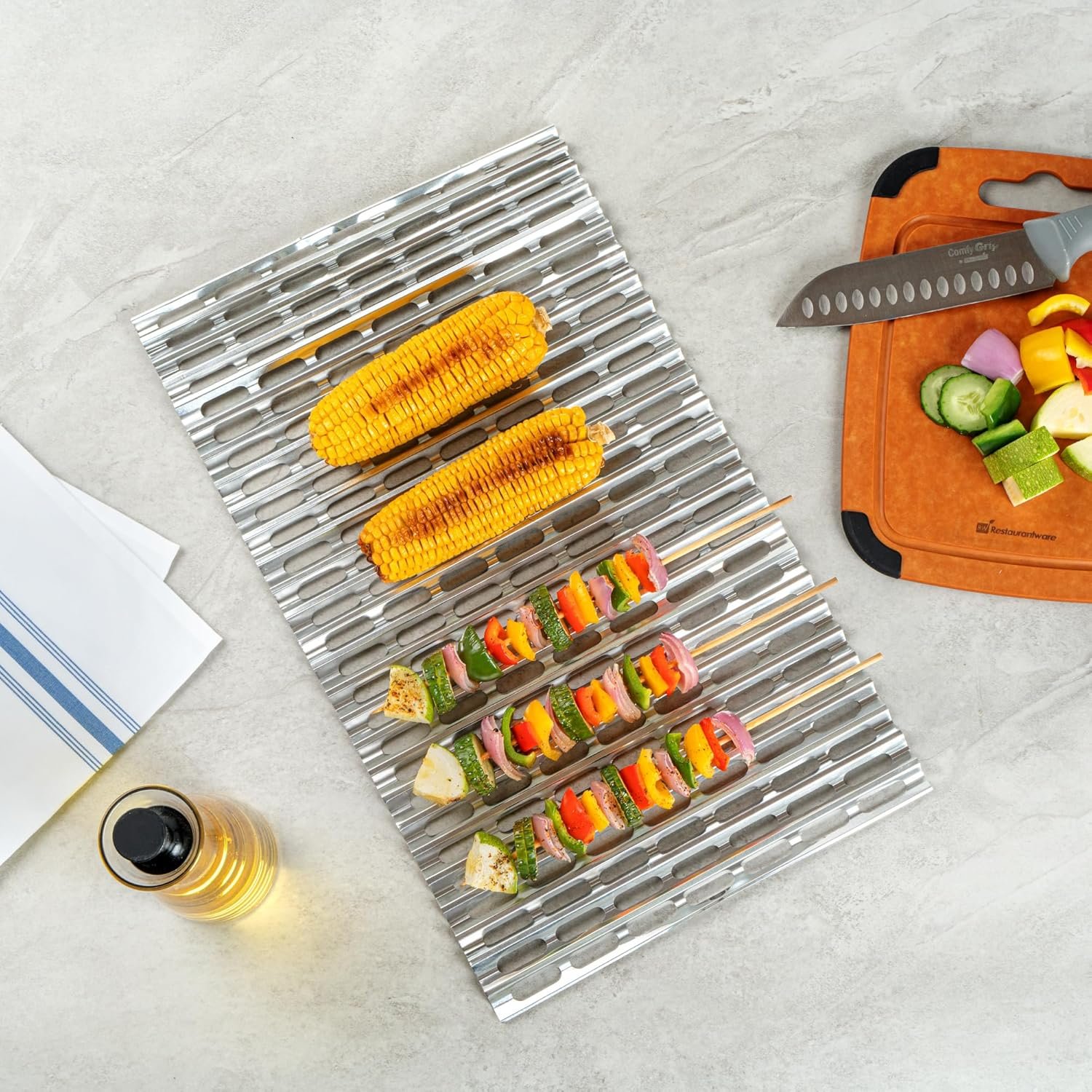 Restaurantware Foil Lux 19.7 x 12 Inch Barbecue Grill Liners 200 Disposable Grill Sheets - Easy-To-Use Oven-Ready Aluminum Grill Liners Heat-Tolerant Fits Most Standard Grills - Image 7