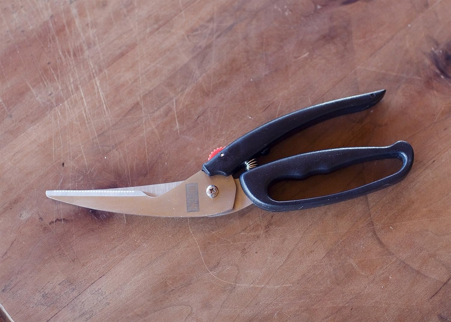 Weston 10-Piece Game Processing Knife Kit, 8" Butcher, 6" Cleaver, 5.3" Fillet, and 4.2" Skinning Knives, Adjustable 12.25" Butcher Saw, Sharpener, Shears & Storage Case, Stainless Steel (83-7001-W) - Image 13